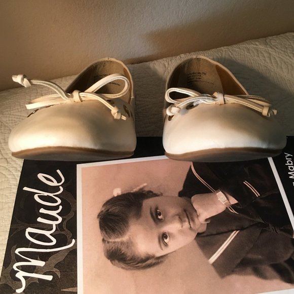 GH BASS Cream Ballet Flats with Grommets    Size 7 - Picture 6 of 11